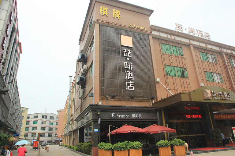Exterior & Views