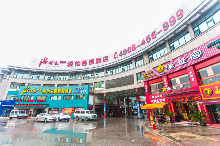 Exterior & Views