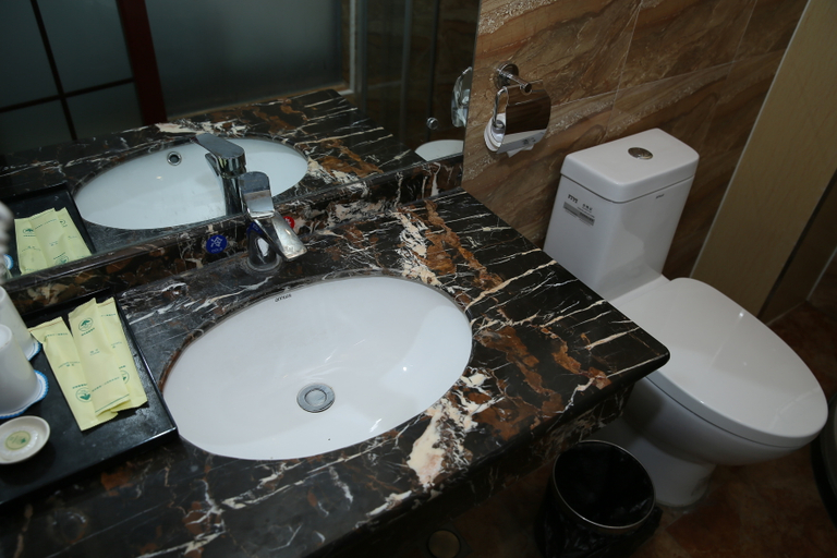 Bathroom 2, Jining Sishui Green Tree Business Hotel, Jining