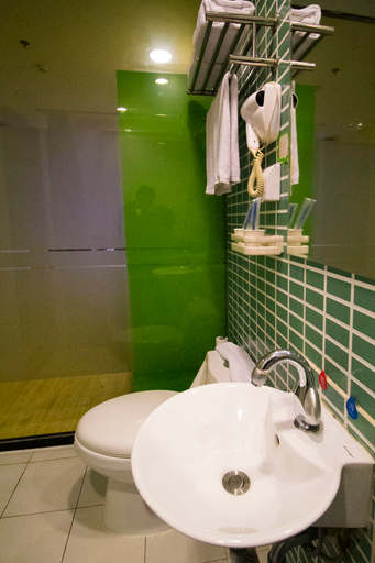 Bathroom 4, Hi Inn Beijing Shilihe, Beijing
