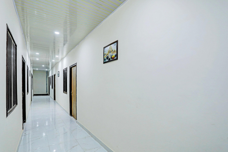 Interior 2, Deluxe Lucknow Inn, Lucknow