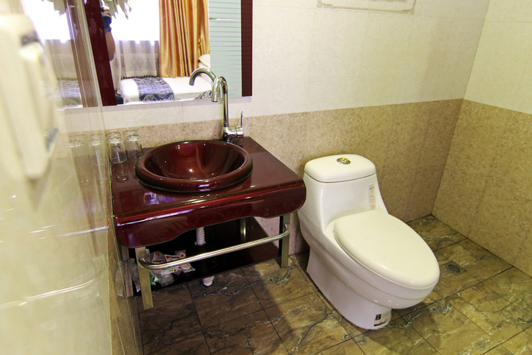 Bathroom, Yichun Hongmeiqi Express Hotel, Yichun
