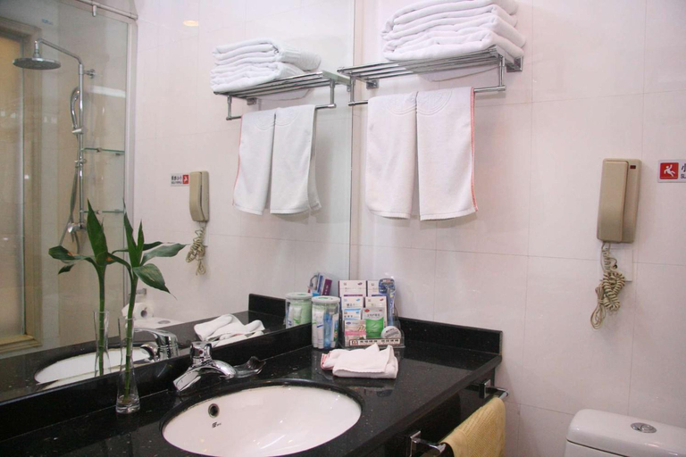 Bathroom 2, Handan Zhaowang Hotel, Handan