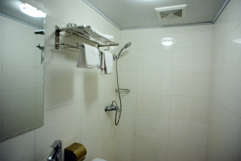 Bathroom 5, Shuanggang Hotel, Shanghai