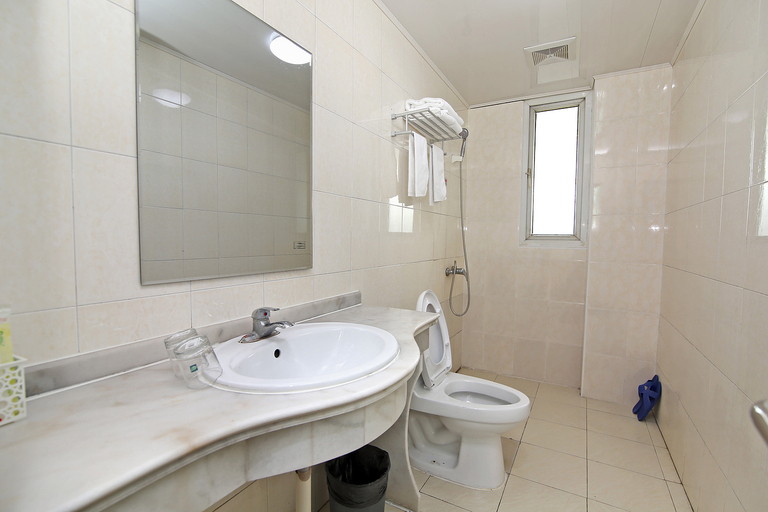 Bathroom 3, Yizhou Hotel, Shanghai