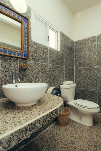 Bathroom 3, Casa Losodeli & Coworking- Adults Only, Dist. Pochutla