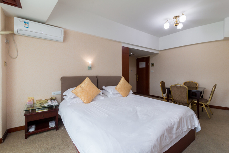 Bedroom 2, Shanshui Grand Hotel (Longquan Wanda Plaza), Lishui