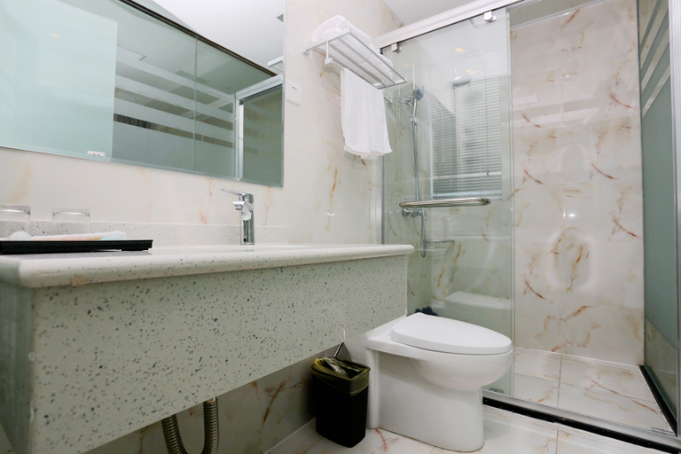Bathroom 5, Home UP Huayi Selected Hotel (Nanjing Youth Olympic Sports Park University Subway Station ), Nanjing