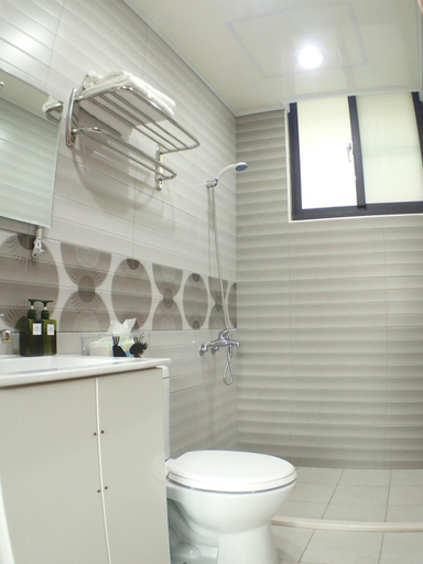 Bathroom 3, Living my life Hostel, Taitung