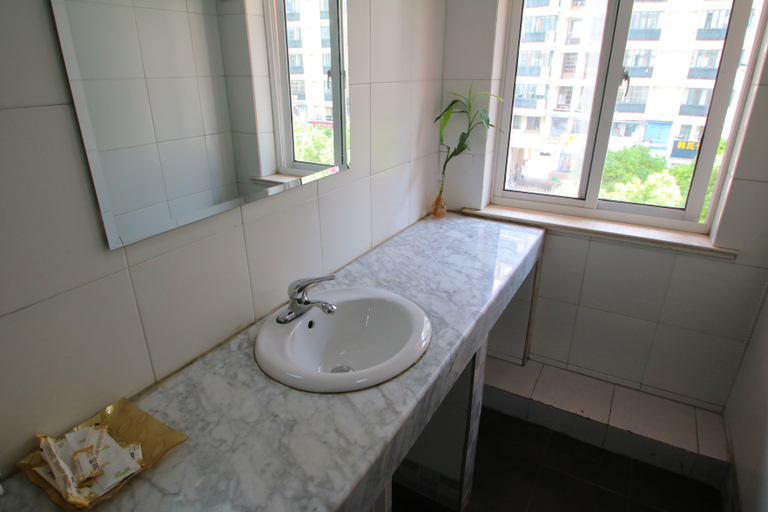Bathroom 4, Longyang Business Hotel, Shanghai