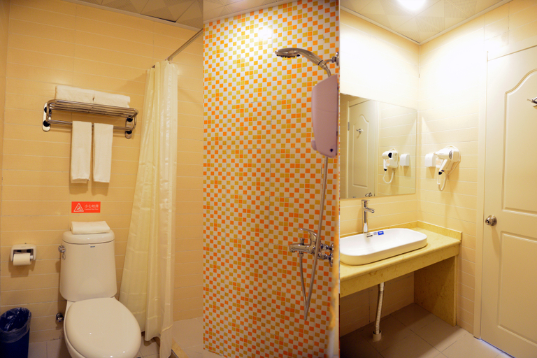 Bathroom, Home inn, Shigatse