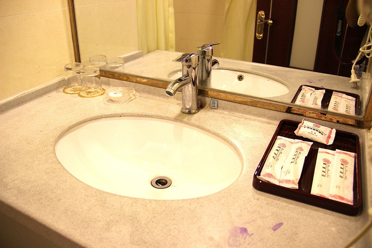 Bathroom 2, Meiyi Hotel, Chengdu