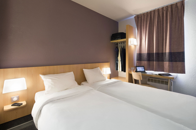 Bedroom 2, B&B Hôtel Evry Lisses 1, Essonne