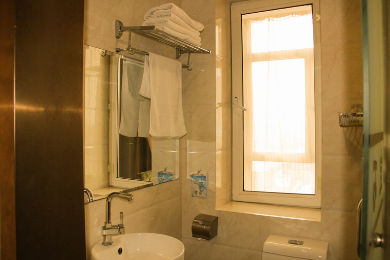 Bathroom 2, Lanbaoshi Holiday Hotel, Harbin