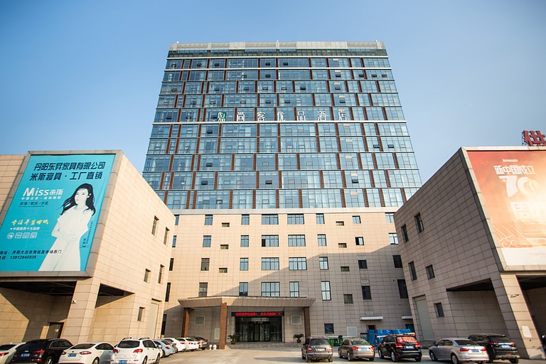 Exterior & Views