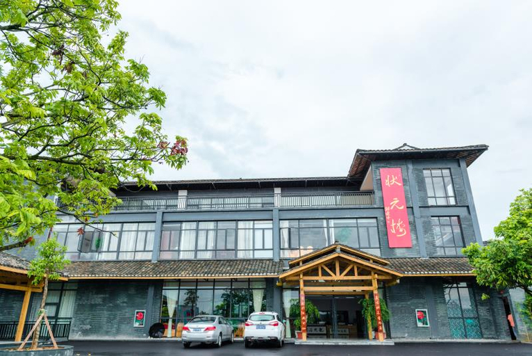 Exterior & Views
