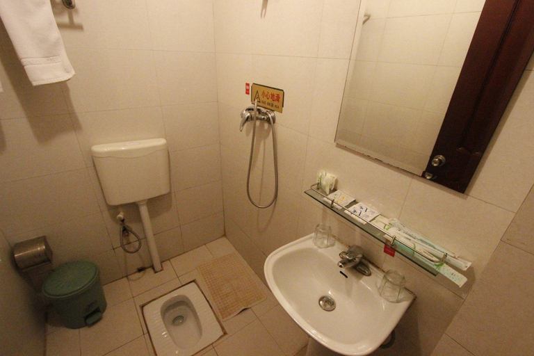Bathroom, Guanghua Business Hotel, Chengdu