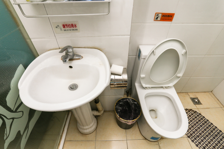 Bathroom 2, Huifeng 98 Motel, Suzhou