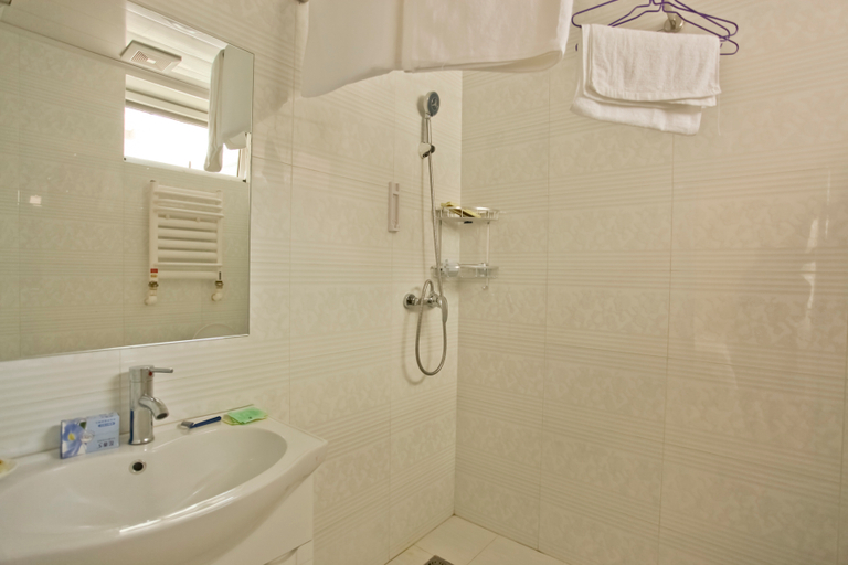 Bathroom 2, Bilinxuan Hotel, Dalian