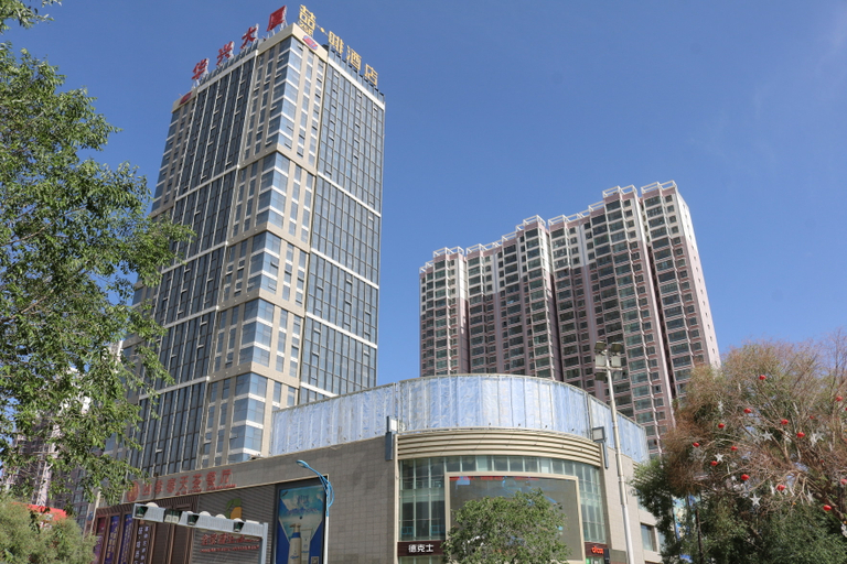 Exterior & Views