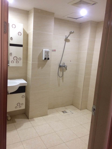 Bathroom, Fuyuan Baihe Chain Hotel Wuhan Hankou North, Wuhan