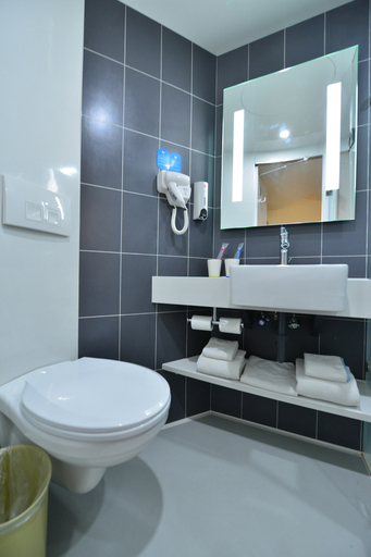 Bathroom, HanTing Hotel (Beijing Zhongguancun Suzhoujie Subway Station), Beijing