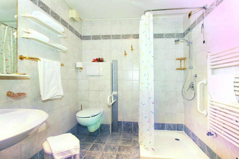 Bathroom 5, ルビノ エグゼクティブ(Hotel Rubino Deluxe), Trento
