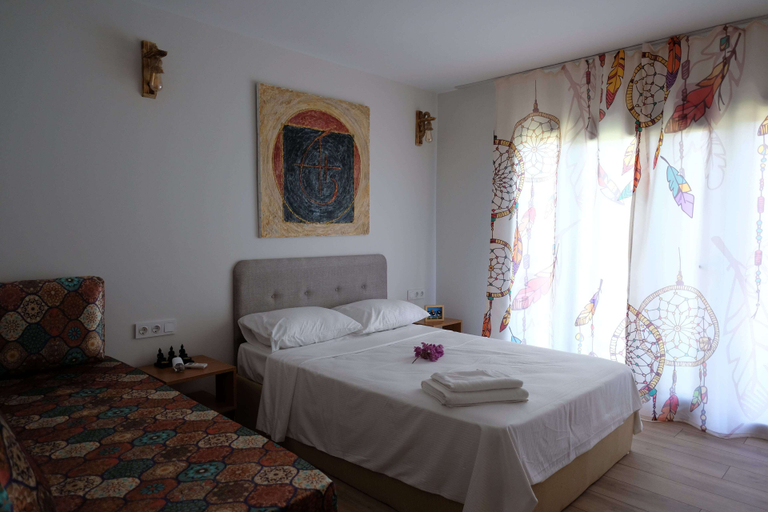 Bedroom 3, Bir dem Urla, Urla