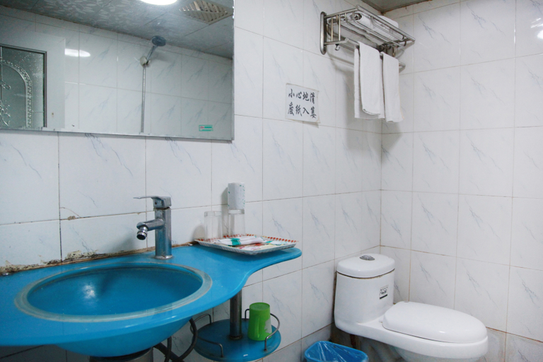 Bathroom 2, Jixian Hotel, Wuhan