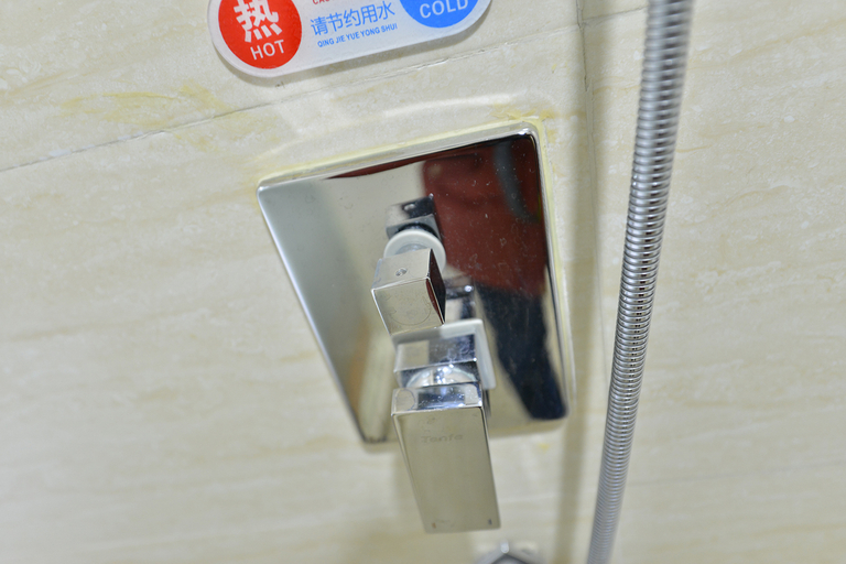 Bathroom 3, Guanqi Hotel (Beijing Tiananmen Square), Beijing