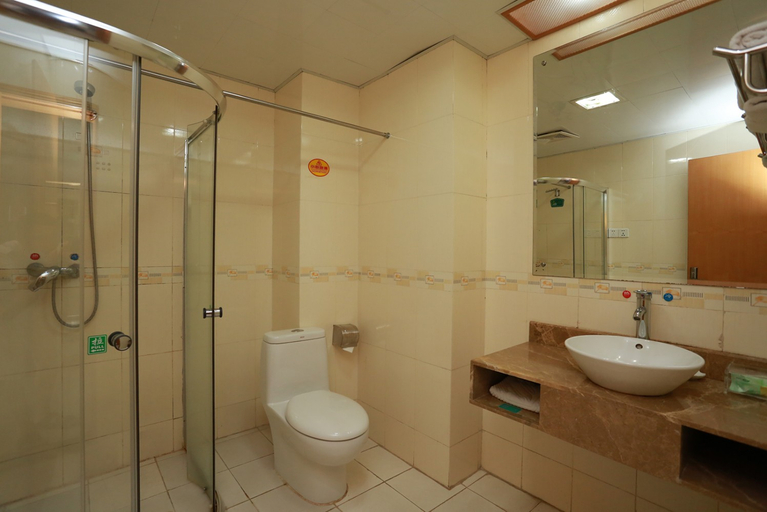 Bathroom 2, Yuehua International Hotel, Qinzhou