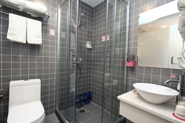 Bathroom 2, シティ 118チェーンホテル(青島金沙灘丁家河地下鉄駅)(都市118连锁酒店(青岛金沙滩丁家河地铁站店)), Qingdao