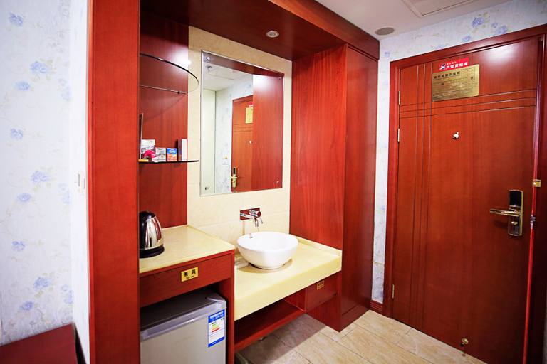 Bathroom 3, Huangguan Holiday Hotel, Changzhou