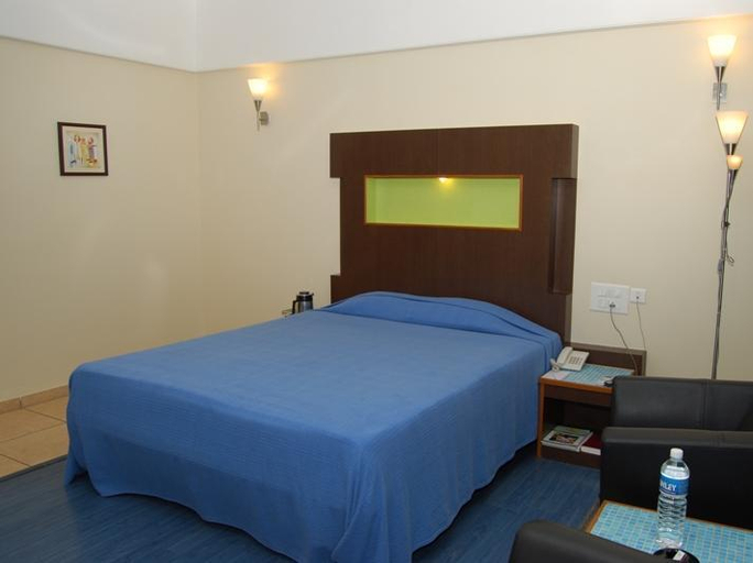 Bedroom 3, Poppys Vista Hotel, Tiruppur