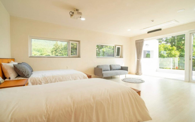 Bedroom 2, Jeju Camp Harris Spa Pension, Jeju