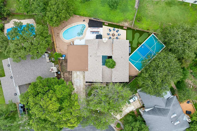 Room 5, Cowboy Luxe Retreat Pool Putt Putt Pickleball, Bexar