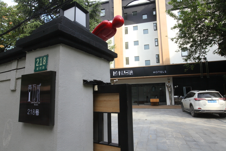 Exterior & Views