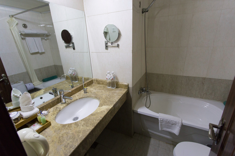 Bathroom 2, Hong Ye Hotel, Ordos