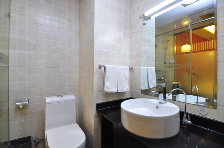 Bathroom, フェアリーランドチェーンホテル(), Honghe Hani and Yi