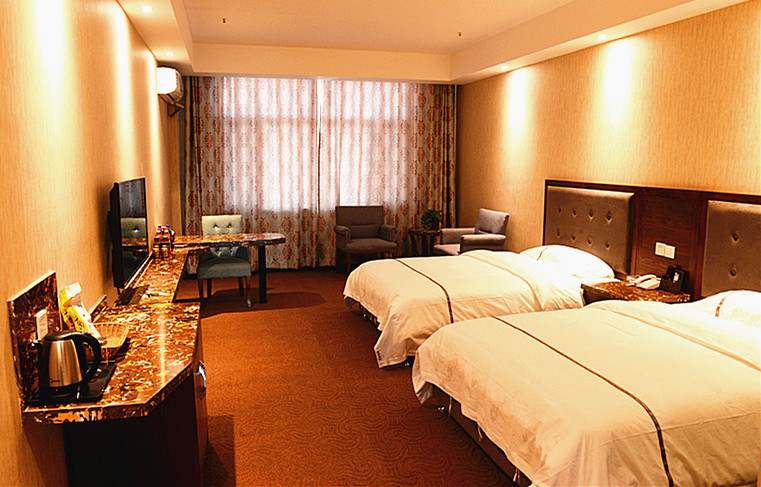 Bedroom, Long Tu Hotel, Turfan
