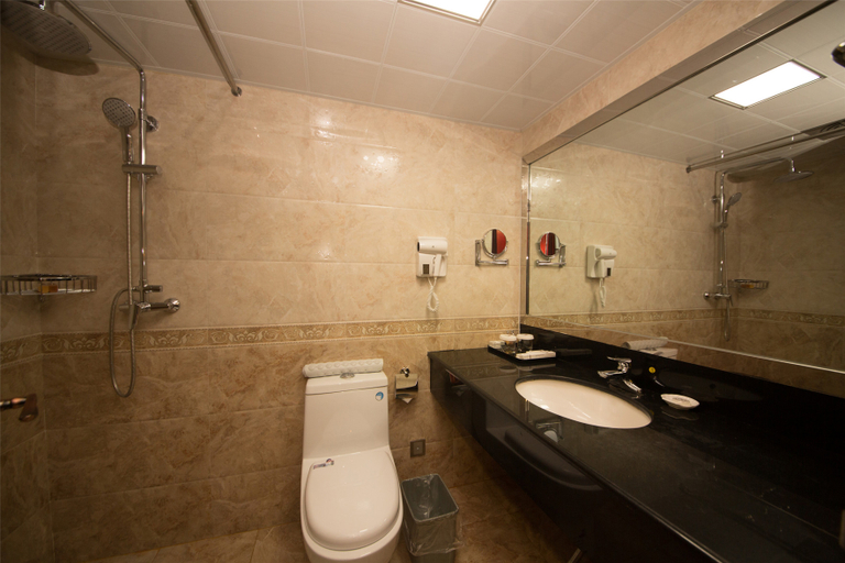 Bathroom 2, Kai Luan Hotel, Shijiazhuang