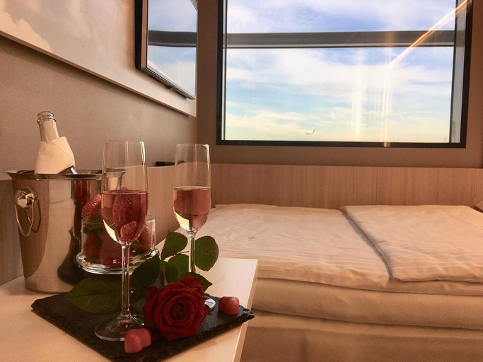 Bedroom 2, マイ クラウド トランジット ホテル ゲスツ ウィズ インターナショナル フライトオンリー!, Frankfurt am Main
