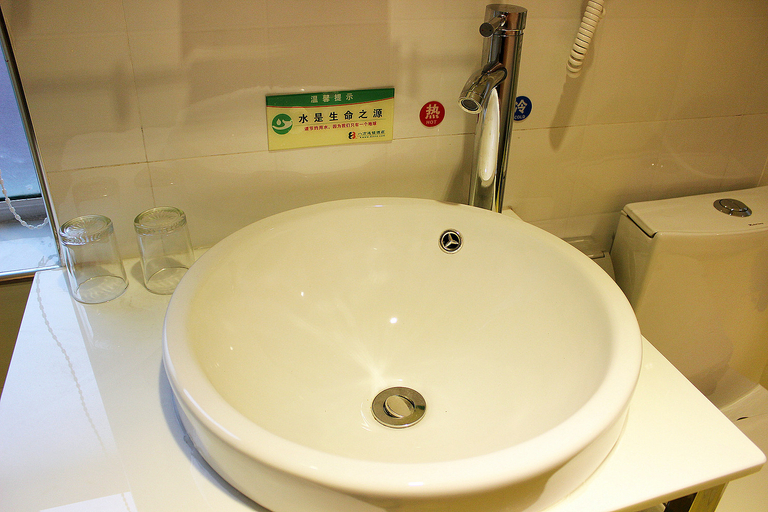 Bathroom 2, Ahao Hotel (Shenzhen Songgang Metro Station), Shenzhen