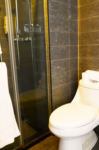 Bathroom 3, Homeinn Plus Hotel (Ningbo Laowaitan Tianyi Square), Ningbo