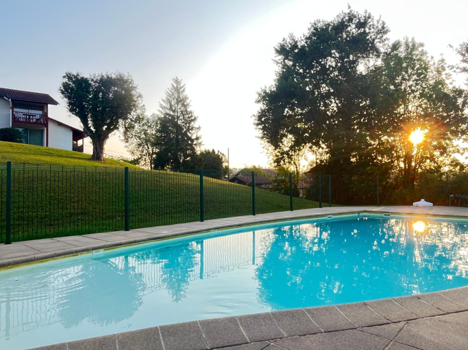 Sport & Beauty, T3 proche d'Espelette dans domaine avec piscine, Pyrénées-Atlantiques