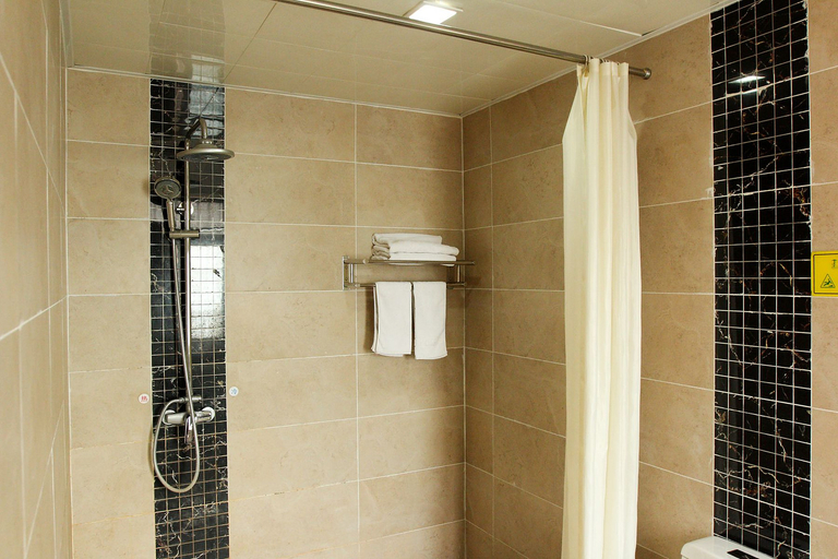 Bathroom, Jianshe Hotel, Jingzhou
