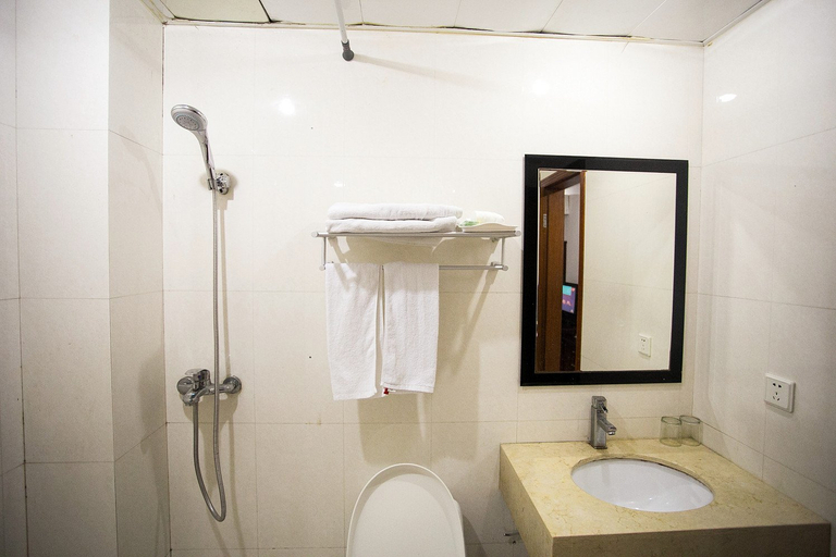 Bathroom 2, Yuexin Hotel, Suzhou