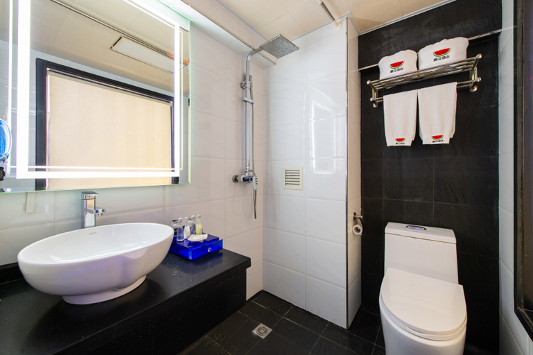 Bathroom 3, Watermelon Hotel (Dalian Zhongshan Square Railway Station Store), Dalian