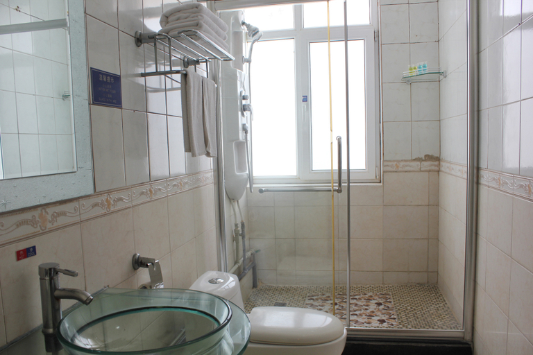 Bathroom 5, Rushan Hotel, Weihai