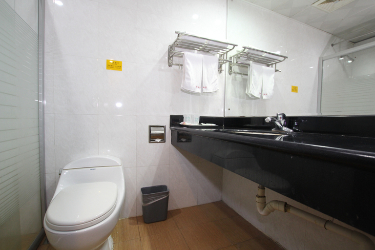 Bathroom 2, Lingui Hotel (Guilin Railway Station Elephant Trunk Mountain Park Branch), Guilin